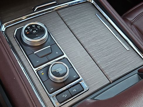 Used 2024 Ford Expedition Limited image 27