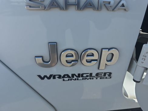 Used 2020 Jeep Wrangler Unlimited Sahara AWD/4WD image 23