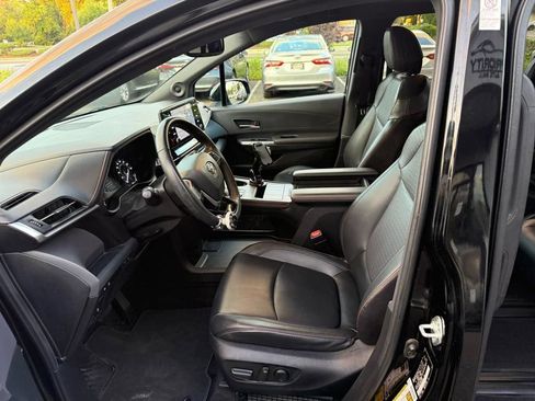 Used 2022 Toyota Sienna XSE w/ XSE Plus Package FWD image 5