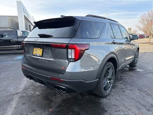 Used 2025 Ford Explorer ST image 5