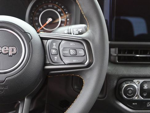 Used 2024 Jeep Gladiator Sport image 29