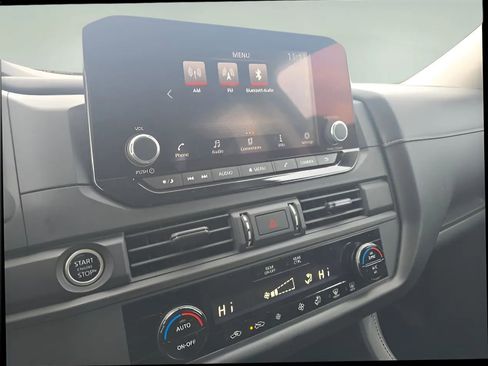 Used 2023 Nissan Pathfinder S image 21