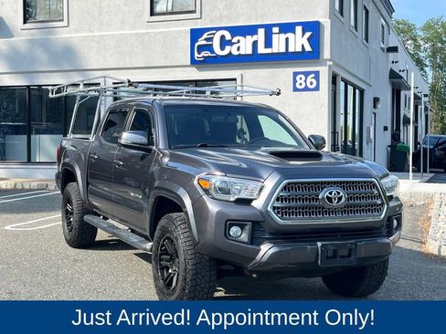 Used 2017 Toyota Tacoma TRD Sport w/ Exterior Package AWD/4WD image 1