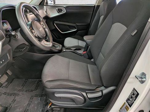 Used 2024 Kia Soul LX w/ Option Group 015 FWD image 21