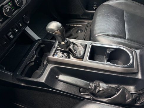 Used 2019 Toyota Tacoma TRD Off-Road AWD/4WD image 43