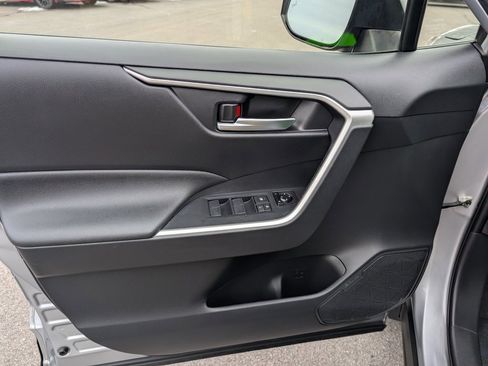 Used 2019 Toyota RAV4 XLE w/ Convenience Package image 14