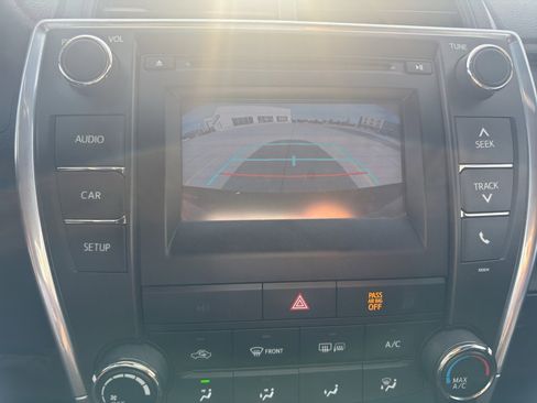 Used 2017 Toyota Camry SE image 18