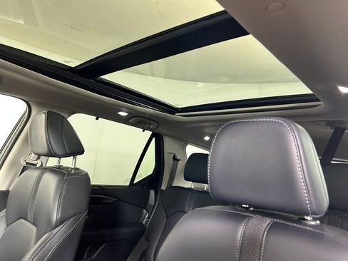 Used 2024 Honda Pilot Touring image 13