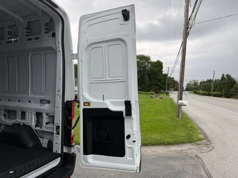 Used 2022 Ford Transit 250 148 High Roof AWD image 27