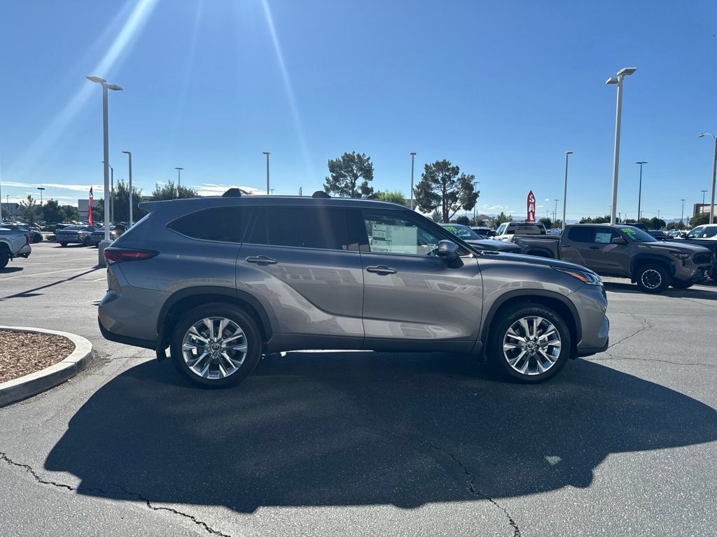 New 2026 Toyota Highlander Limited AWD/4WD image 2