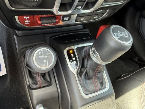 Used 2018 Jeep Wrangler Unlimited Rubicon AWD/4WD image 27