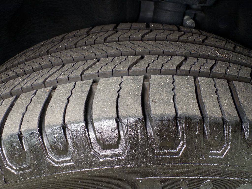 Used 2024 Ford Escape SE w/ PHEV Premium Package FWD image 29
