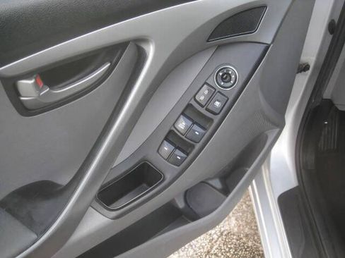 Used 2016 Hyundai Elantra SE FWD image 14