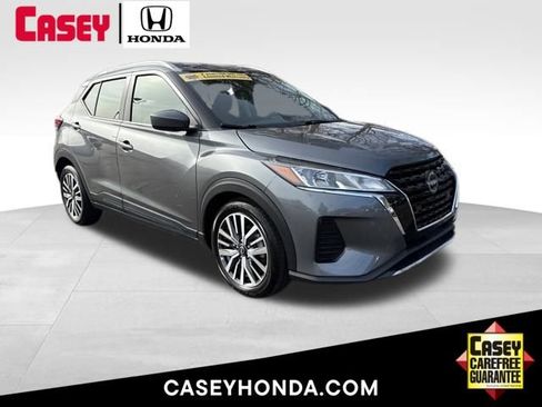 Used 2024 Nissan Kicks SV image 1