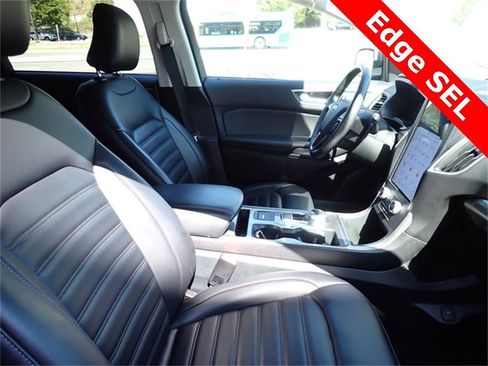 Used 2024 Ford Edge SEL image 9
