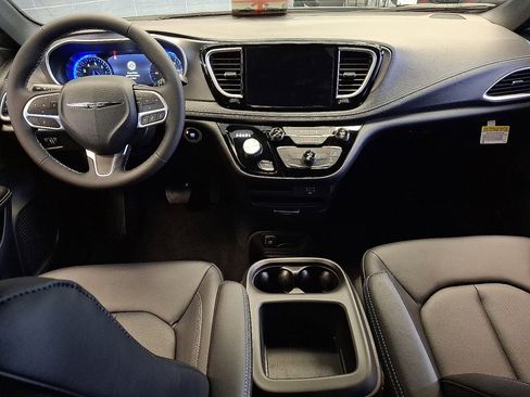 New 2026 Chrysler Pacifica Select image 12