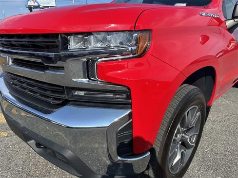 Used 2022 Chevrolet Silverado 1500 LT image 2