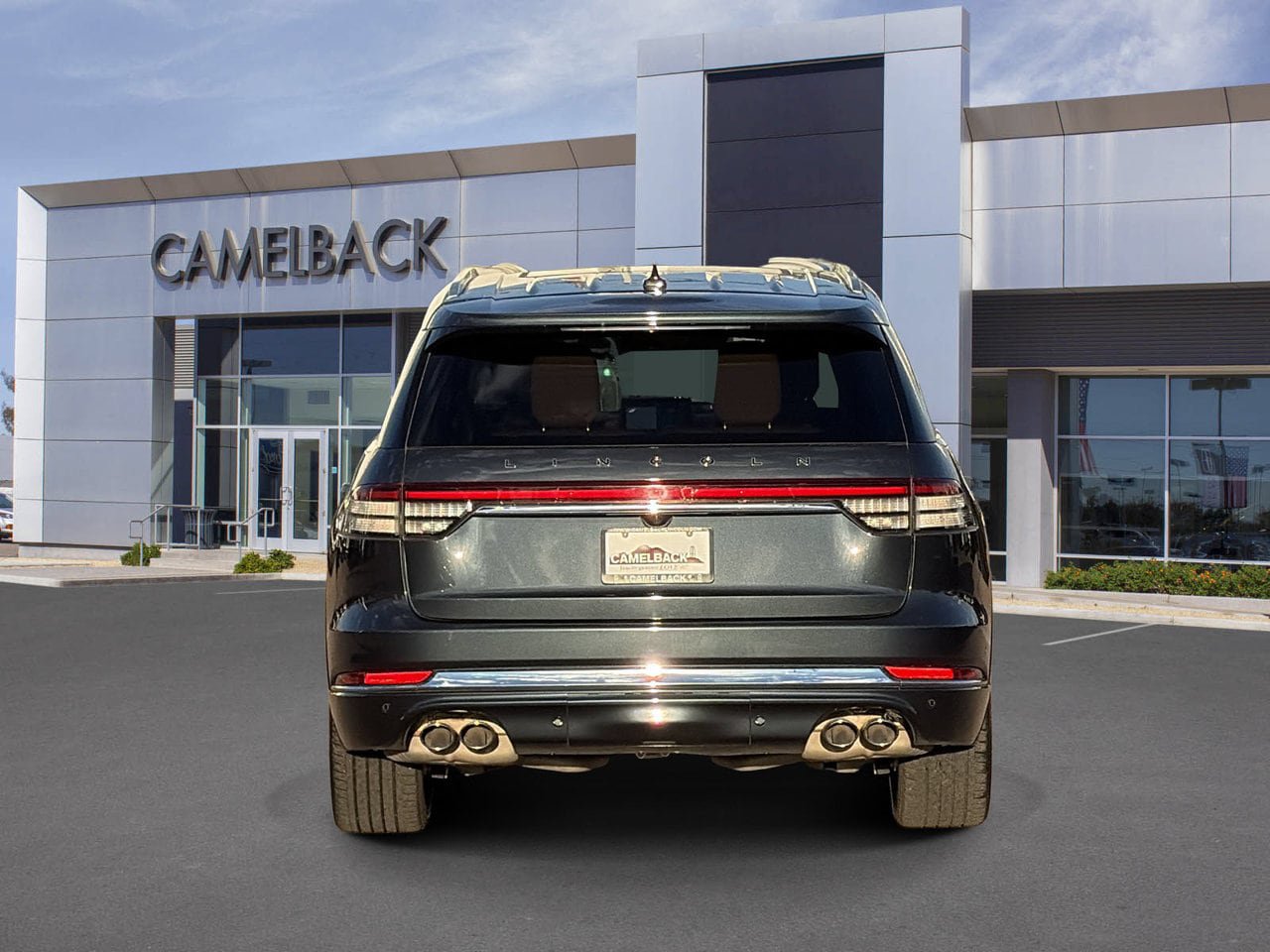 Certified 2023 Lincoln Aviator Black Label w/ Class IV Trailer Tow Package AWD/4WD image 5