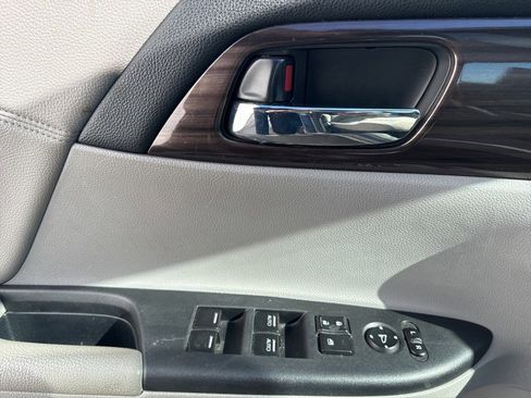 Used 2017 Honda Accord EX image 7