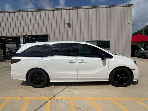 Used 2023 Honda Odyssey Sport image 9