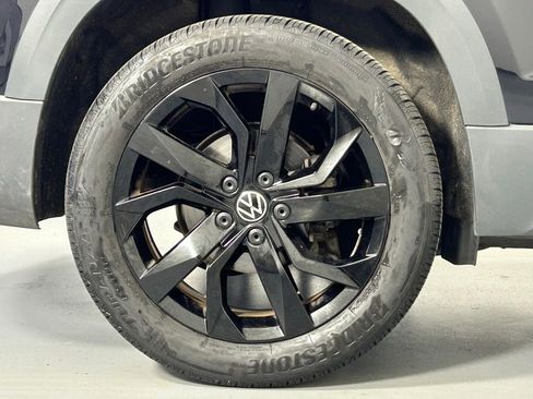 Used 2023 Volkswagen Taos SE w/ Black Wheel Package AWD/4WD image 34