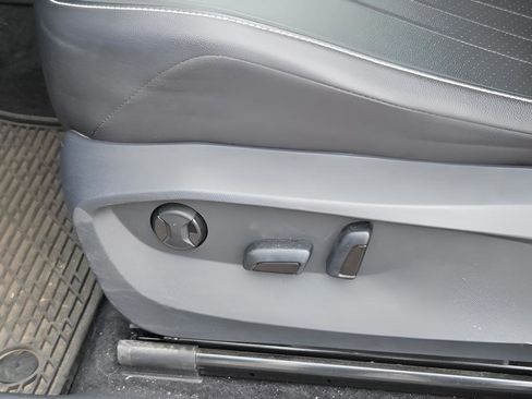 Used 2024 Volkswagen Tiguan SE image 18