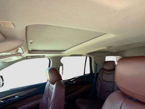 Used 2020 Cadillac Escalade Luxury RWD image 29