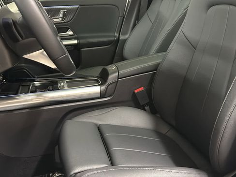 Used 2025 Mercedes-Benz GLA 250 4MATIC image 40