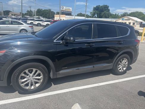 Used 2019 Hyundai Santa Fe SEL FWD image 2