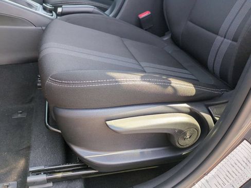 Used 2025 Hyundai Venue SEL FWD image 14