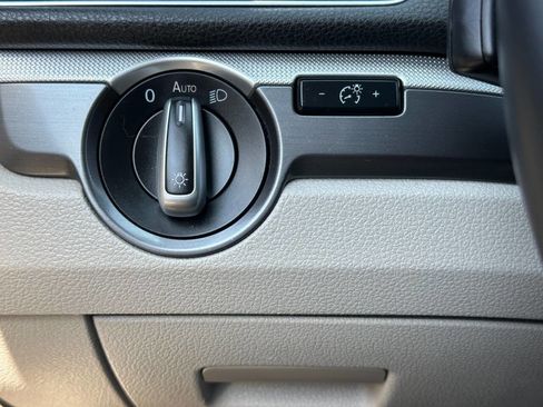 Used 2017 Volkswagen Passat 1.8T R-Line w/ R-Line Lighting Package image 36