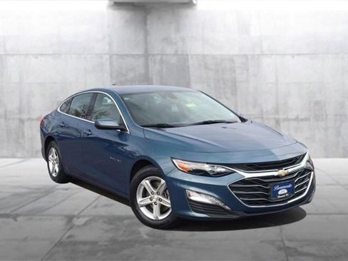 Used 2024 Chevrolet Malibu LT image 2