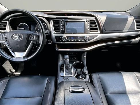 Used 2019 Toyota Highlander XLE AWD/4WD image 7
