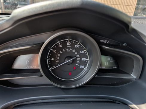Used 2018 MAZDA MAZDA3 Touring FWD image 13