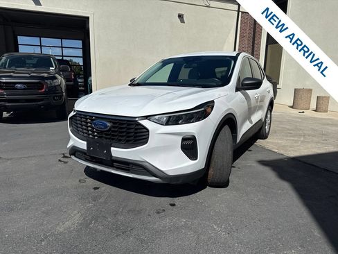 Used 2024 Ford Escape Active w/ Tech Pack #1 FWD image 3