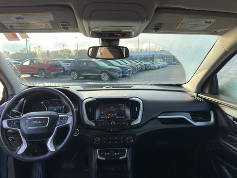 Used 2024 GMC Terrain SLE image 28