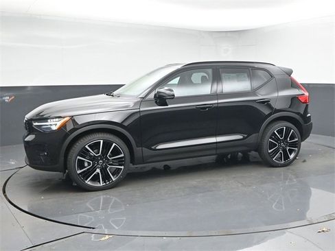 New 2026 Volvo XC40 B5 Ultra w/ Protection Package Premier image 4