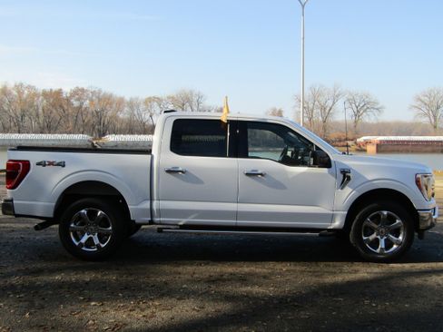 Certified 2022 Ford F150 XLT w/ Equipment Group 302A High image 5