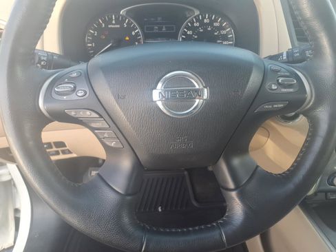 Used 2019 Nissan Pathfinder SL image 17