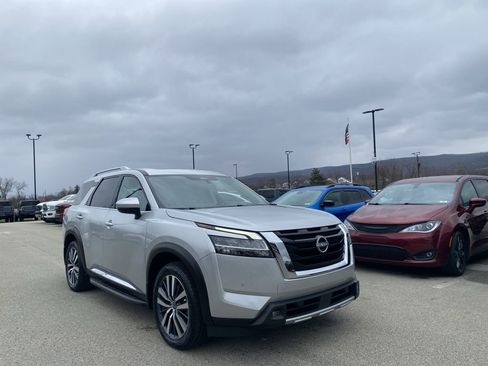 Used 2022 Nissan Pathfinder Platinum w/ Cargo Package image 1