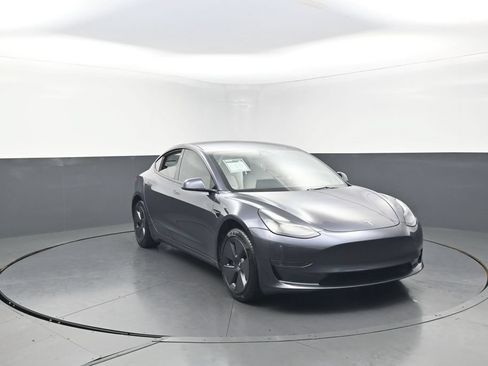 Used 2023 Tesla Model 3 Standard Range RWD image 3