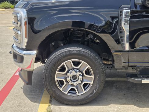 Certified 2024 Ford F250 Lariat w/ FX4 Off-Road Package AWD/4WD image 5