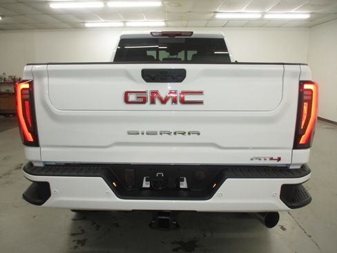 New 2026 GMC Sierra 2500 AT4 w/ AT4 Premium Plus Package AWD/4WD image 10