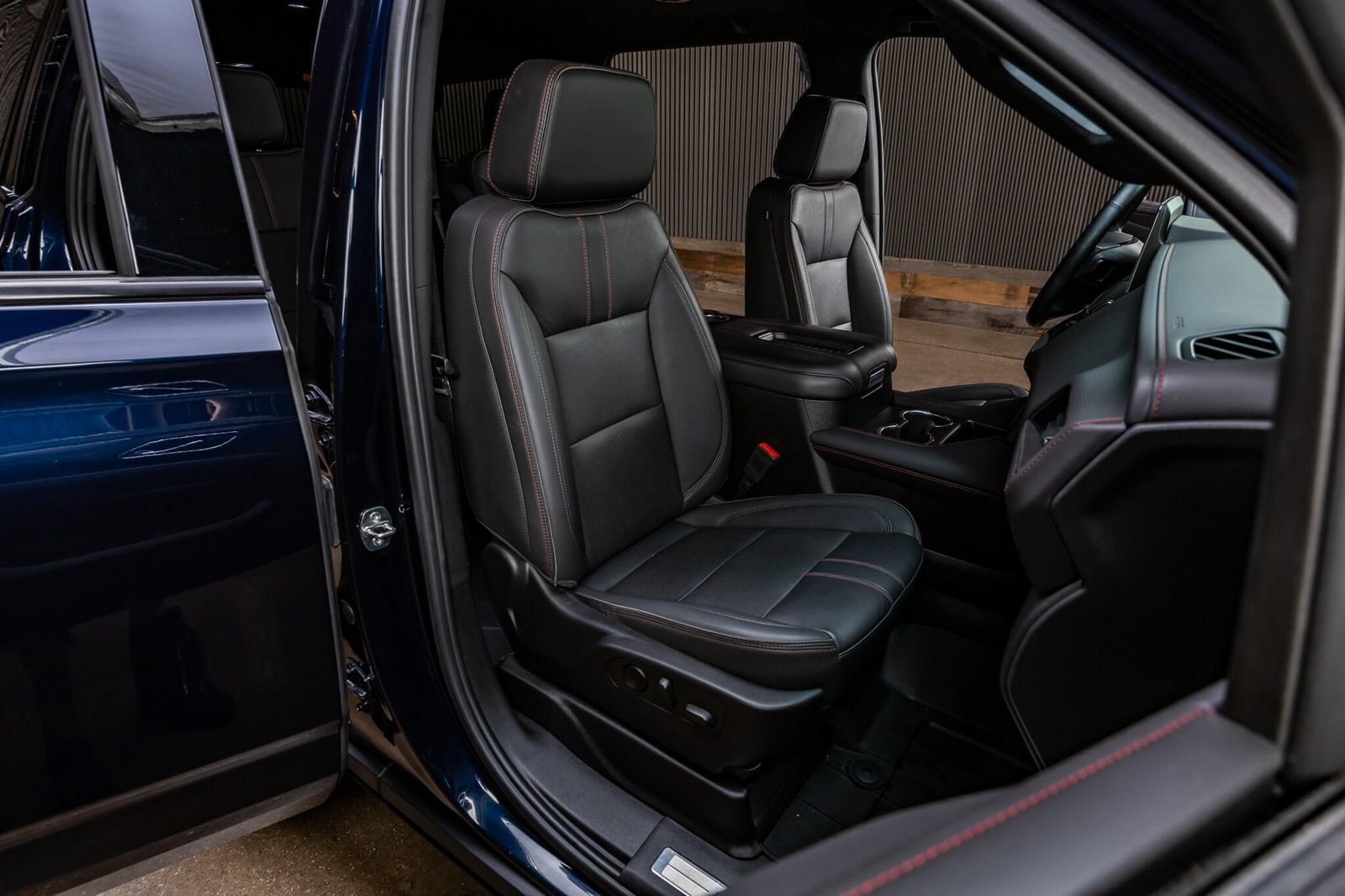 Used 2024 Chevrolet Tahoe RST w/ Luxury Package AWD/4WD image 26