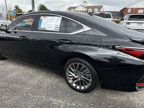 Used 2025 Lexus ES 300h w/ Luxury Package image 7
