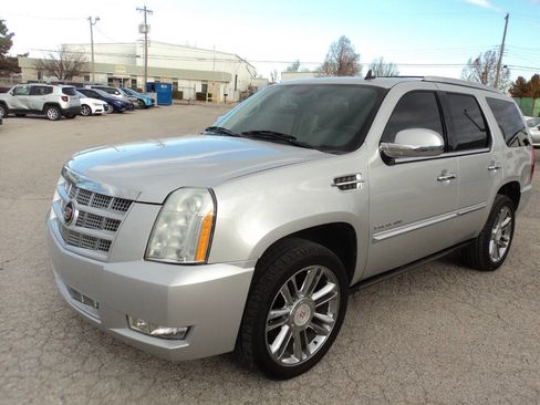 Used 2014 Cadillac Escalade Platinum image 1