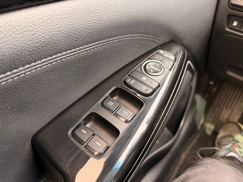 Used 2018 Kia Cadenza Technology image 27