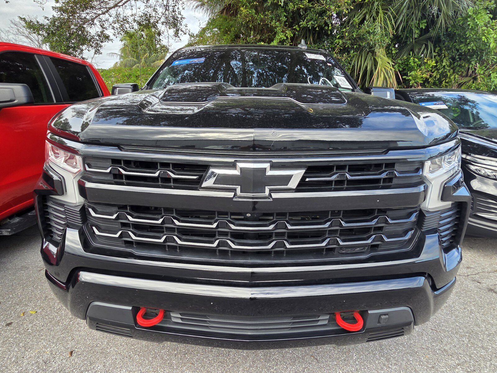 Used 2023 Chevrolet Silverado 1500 LT Trail Boss w/ LT Trail Boss Premium Package AWD/4WD image 2