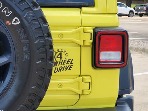 Used 2023 Jeep Wrangler Unlimited w/ Cold Weather Group AWD/4WD image 16
