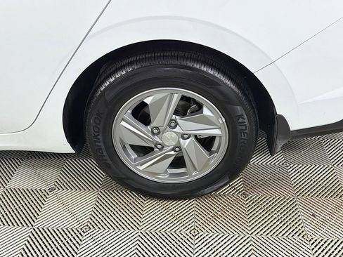 Used 2025 Hyundai Elantra SE FWD image 27